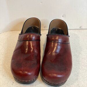 DANSKO WOMENS SLIP ON LEATHER CLOGS SIZE EU 39  US 8.5-9